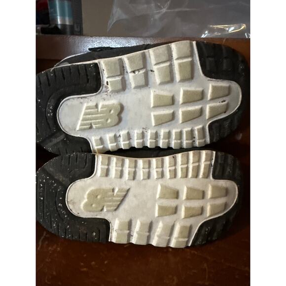 NEW BALANCE TODDLER size 5 sneakers - Picture 5 of 6